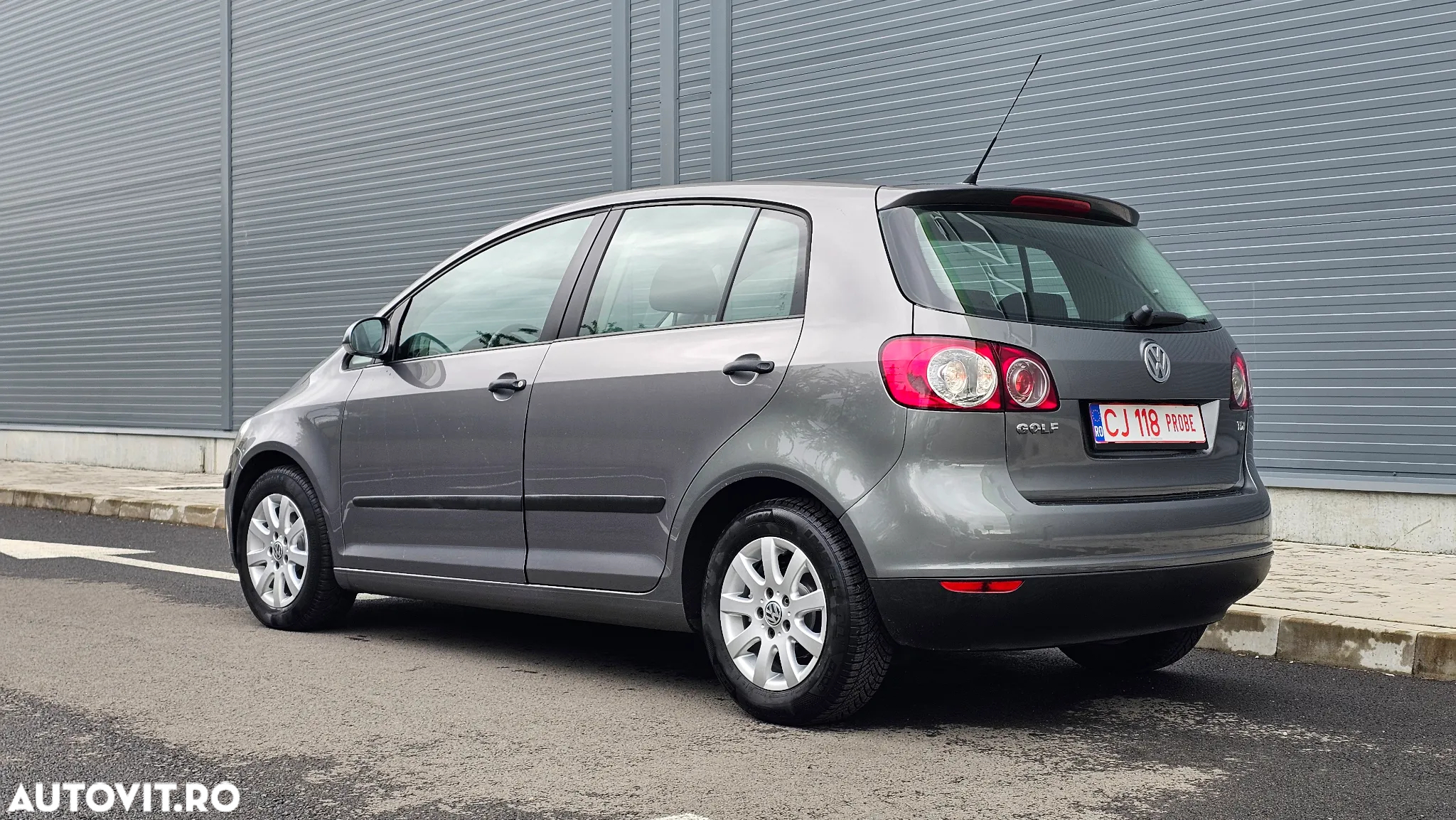 Volkswagen Golf Plus 1.9 TDI Comfortline DPF DSG - 23