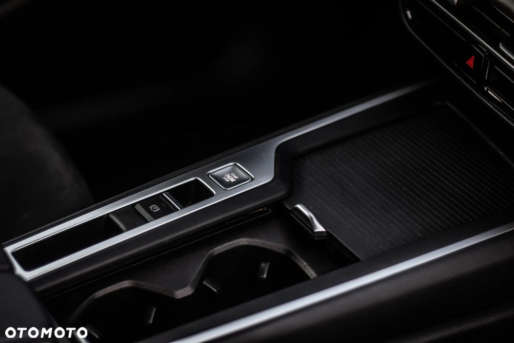 Volkswagen Passat - 12