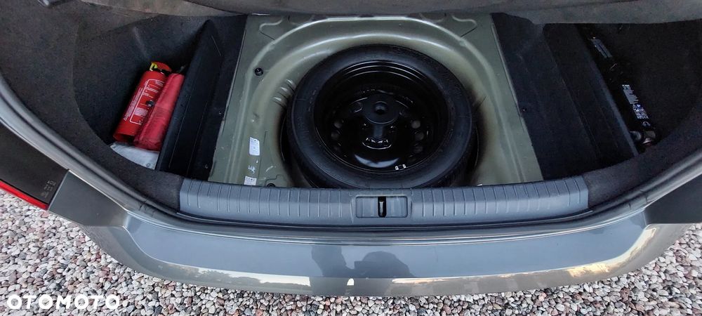 Volkswagen Passat 1.6 TDI BMT Comfortline - 25