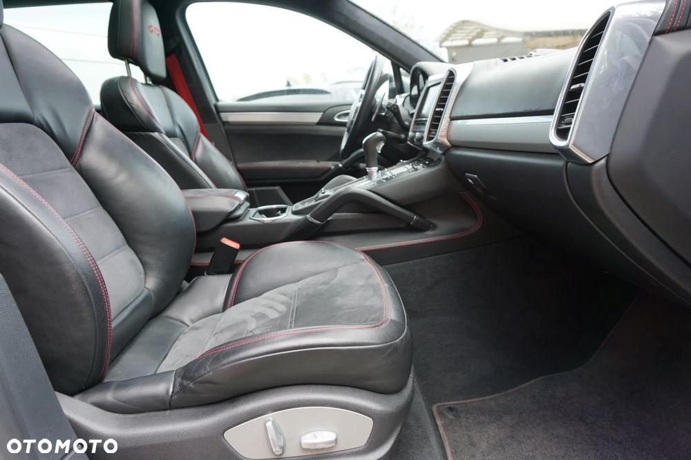 Porsche Cayenne GTS - 20
