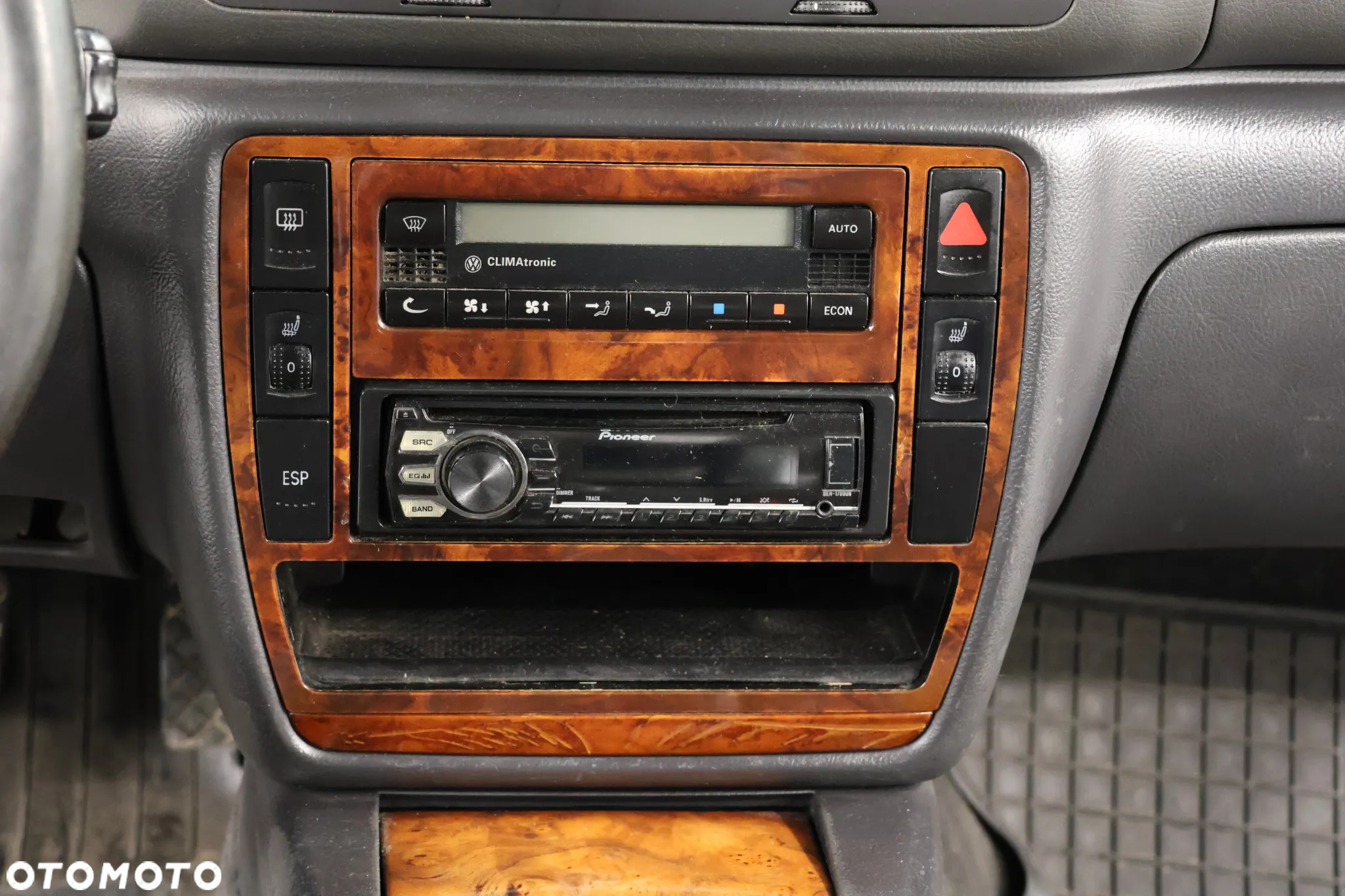 Volkswagen Passat 1.9 TDI Comfortline - 6