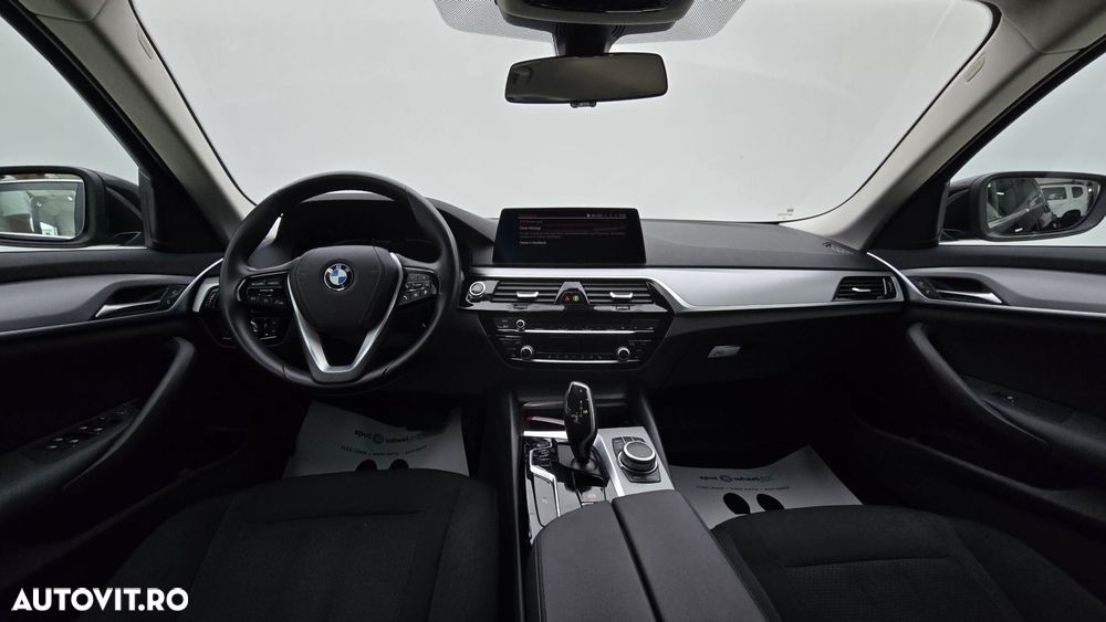 BMW Seria 5 530i xDrive AT MHEV - 14