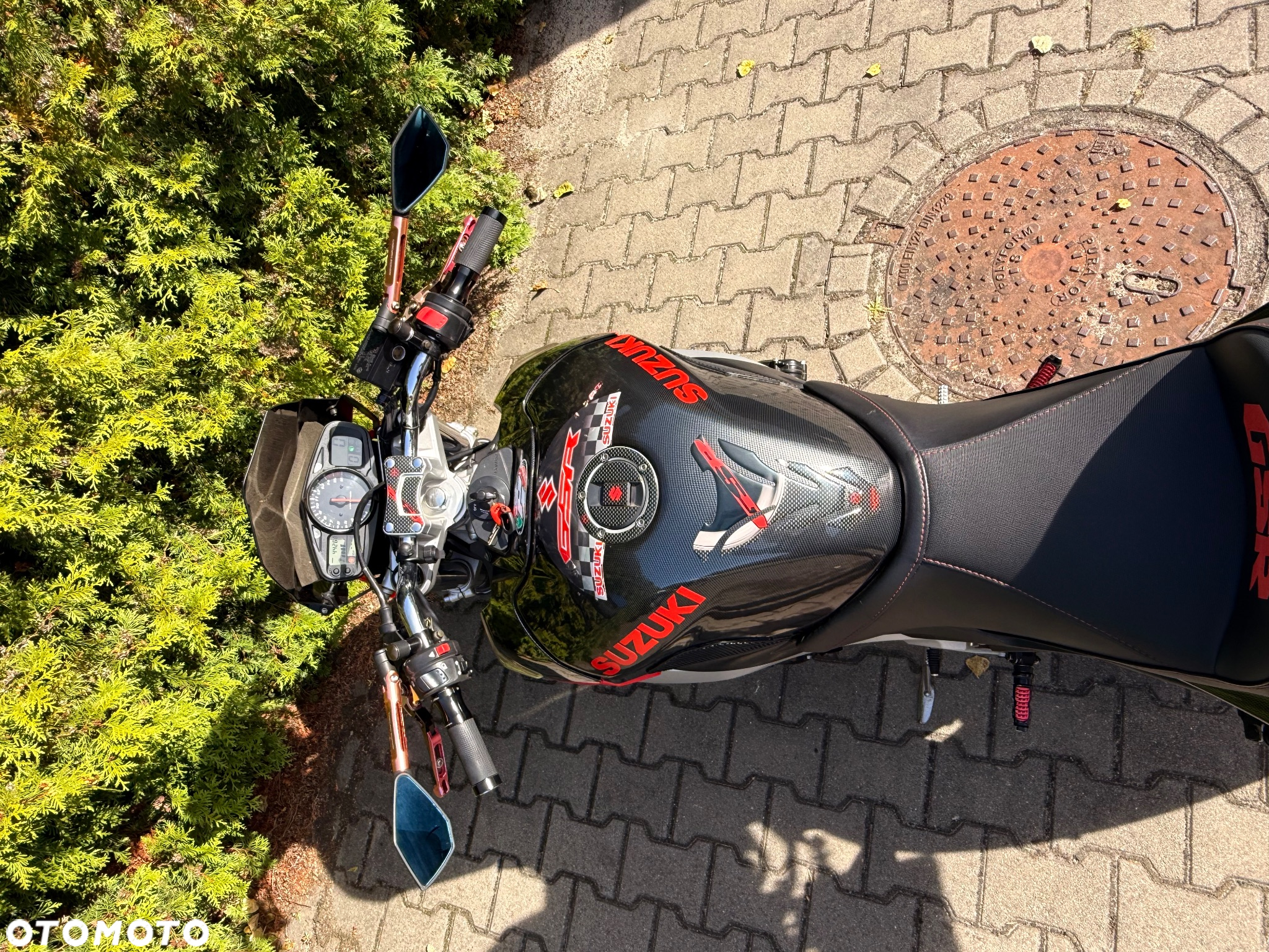Suzuki GSR - 9