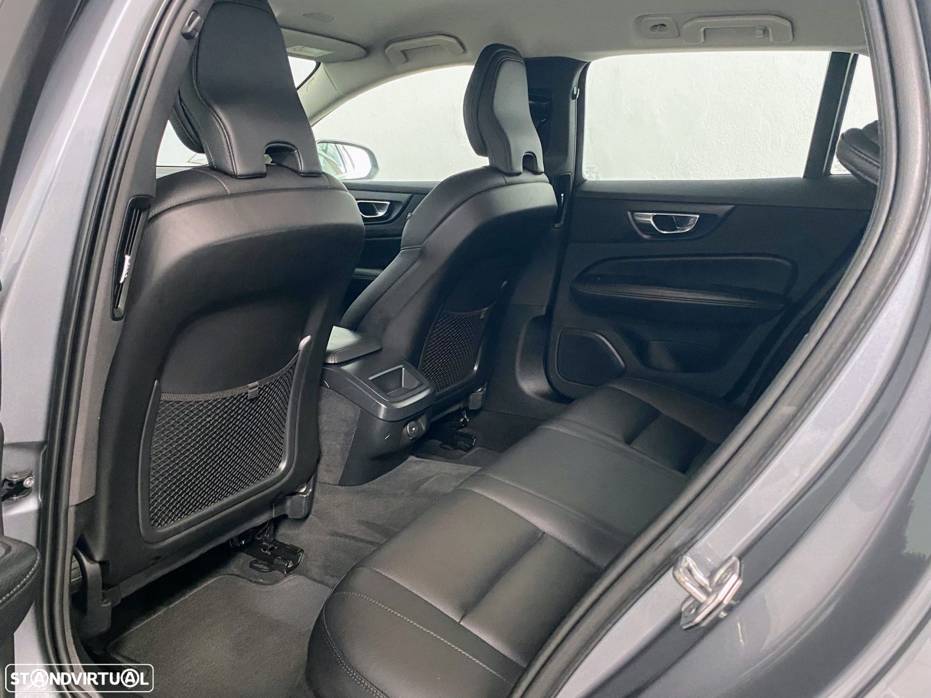Volvo V60 2.0 B4 Momentum Geartronic - 14
