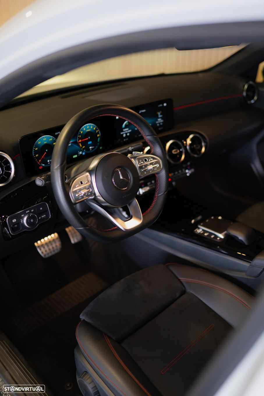 Mercedes-Benz A 250 Limousine e AMG Line - 19