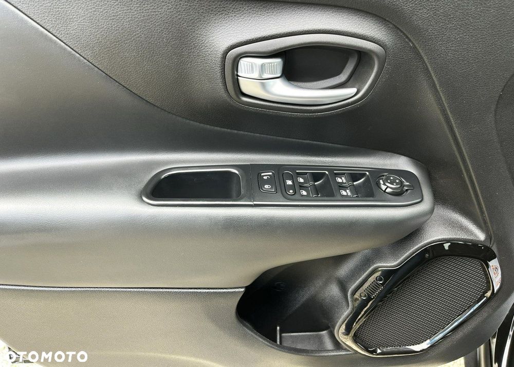 Jeep Renegade 1.6 MultiJet Night Eagle - 30