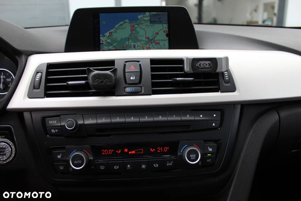 BMW Seria 3 318d - 11