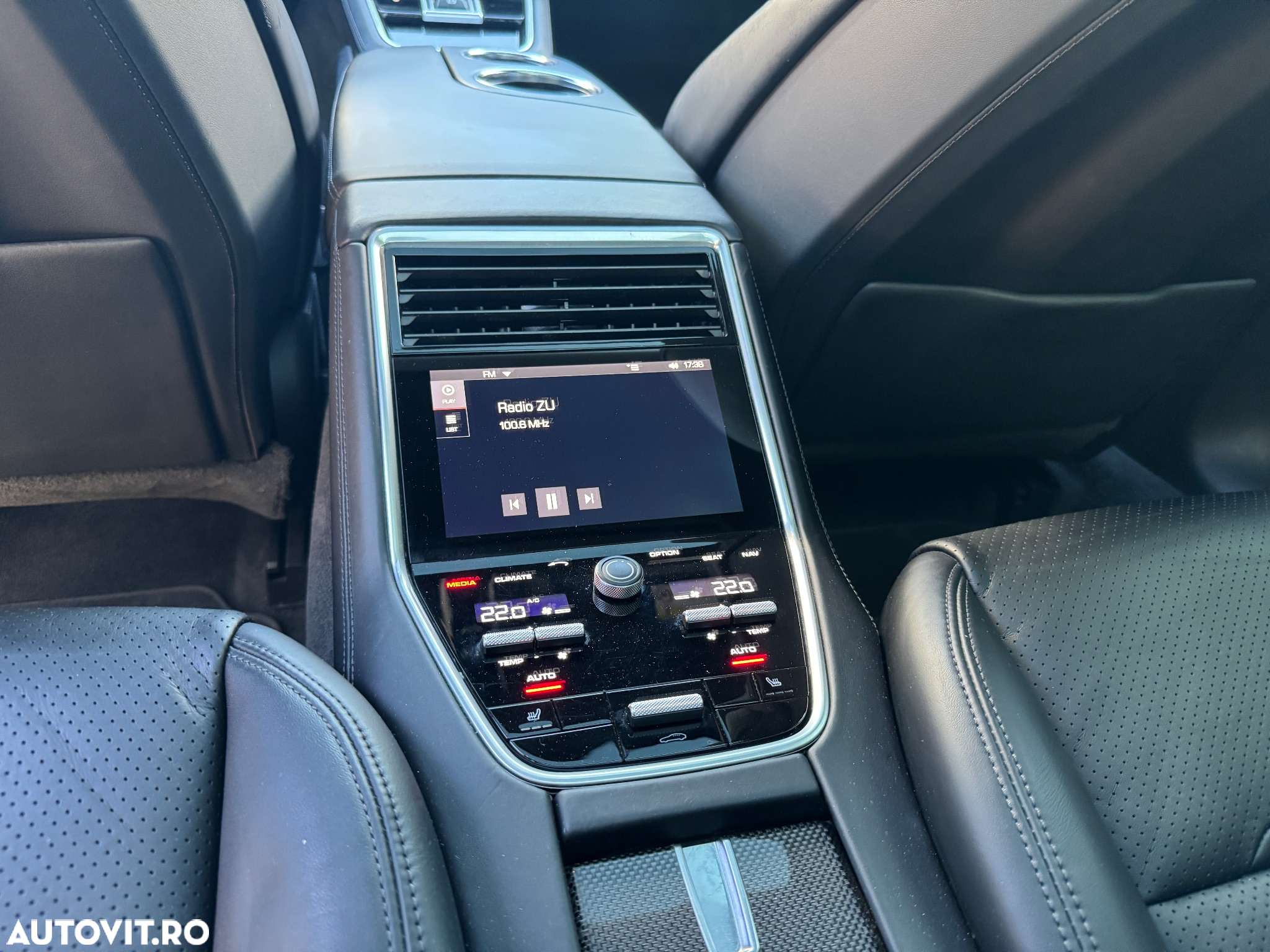 Porsche Panamera Turbo - 12
