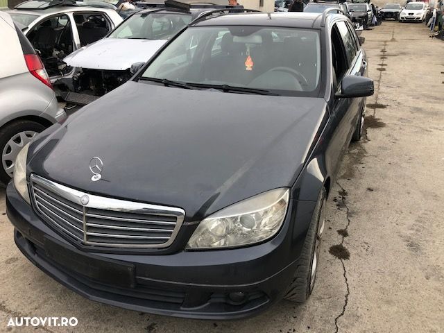 Dezmembrez Mercedes  C Class W204 2008 2.2 Cdi - 3