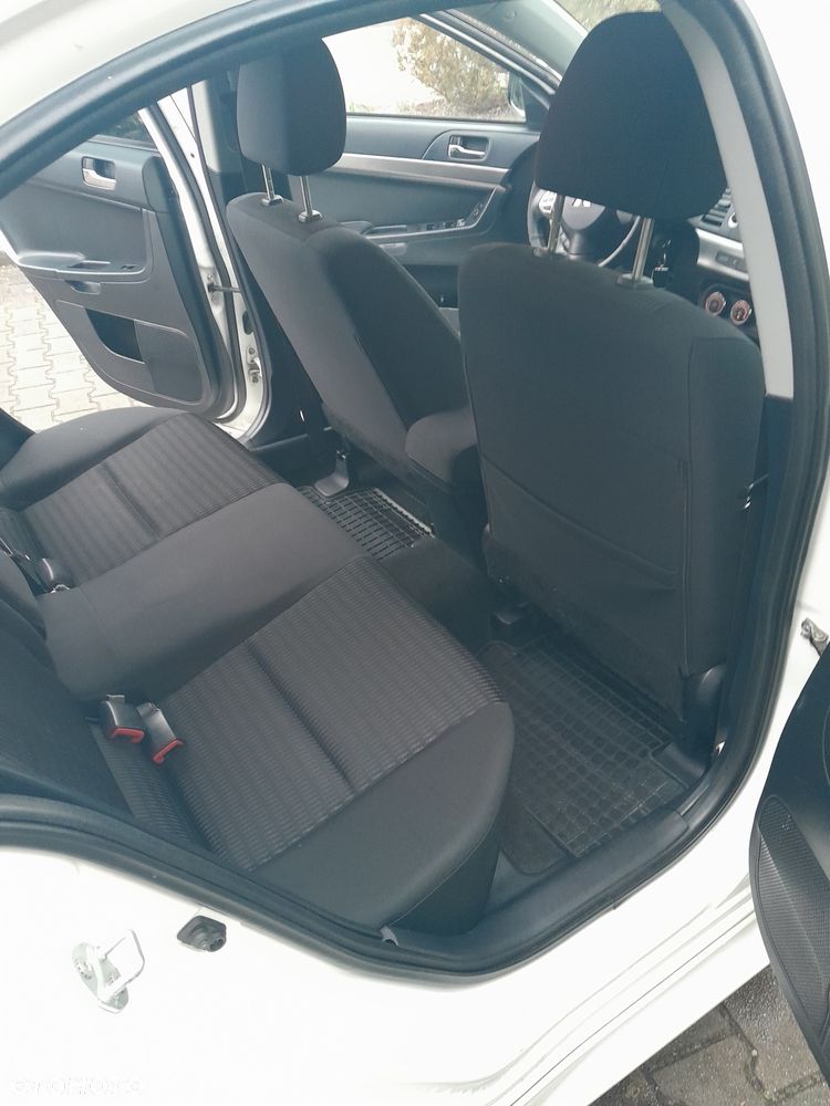 Mitsubishi Lancer 1.6 Invite - 11