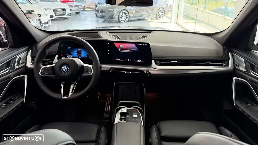 BMW iX1 eDrive20 Pack Desportivo M - 29