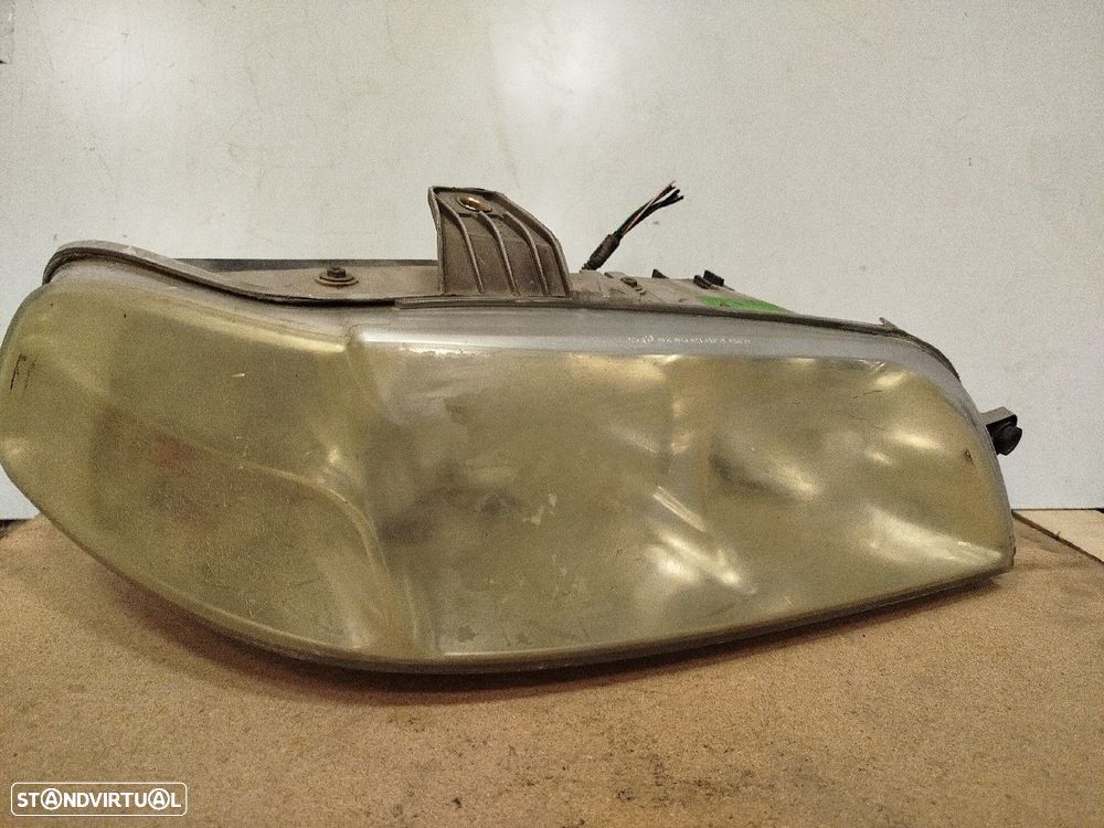 Farol/ Otica Dianteiro Dto Fiat Palio Weekend (178_) - 1