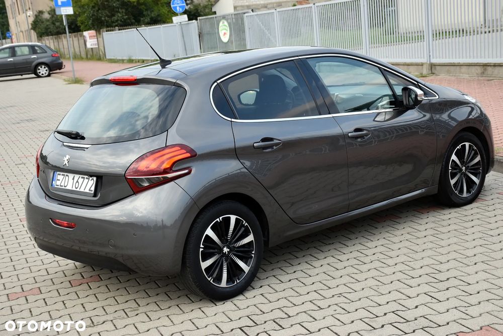 Peugeot 208 - 17