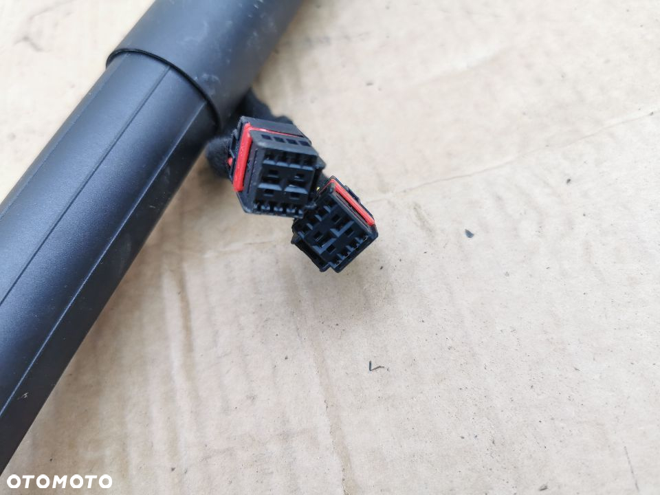 SILOWNIK KLAPY BAGAZNIKA AUDI Q3 8U0827861 - 3