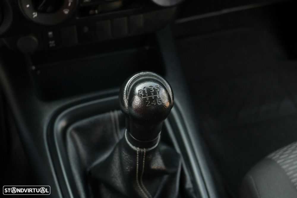 Toyota Hilux 2.4 D-4D 4WD CD CM - 47