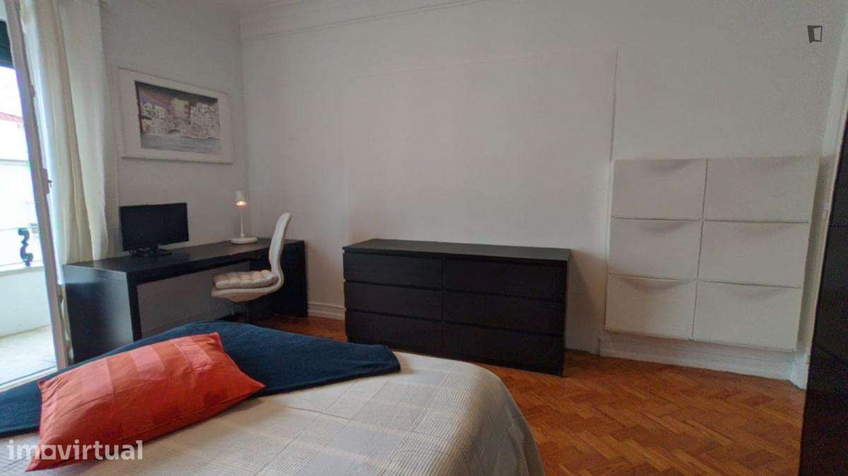 Quarto - localizado em São Sebastião Lisbon - Grande imagem: 2/15