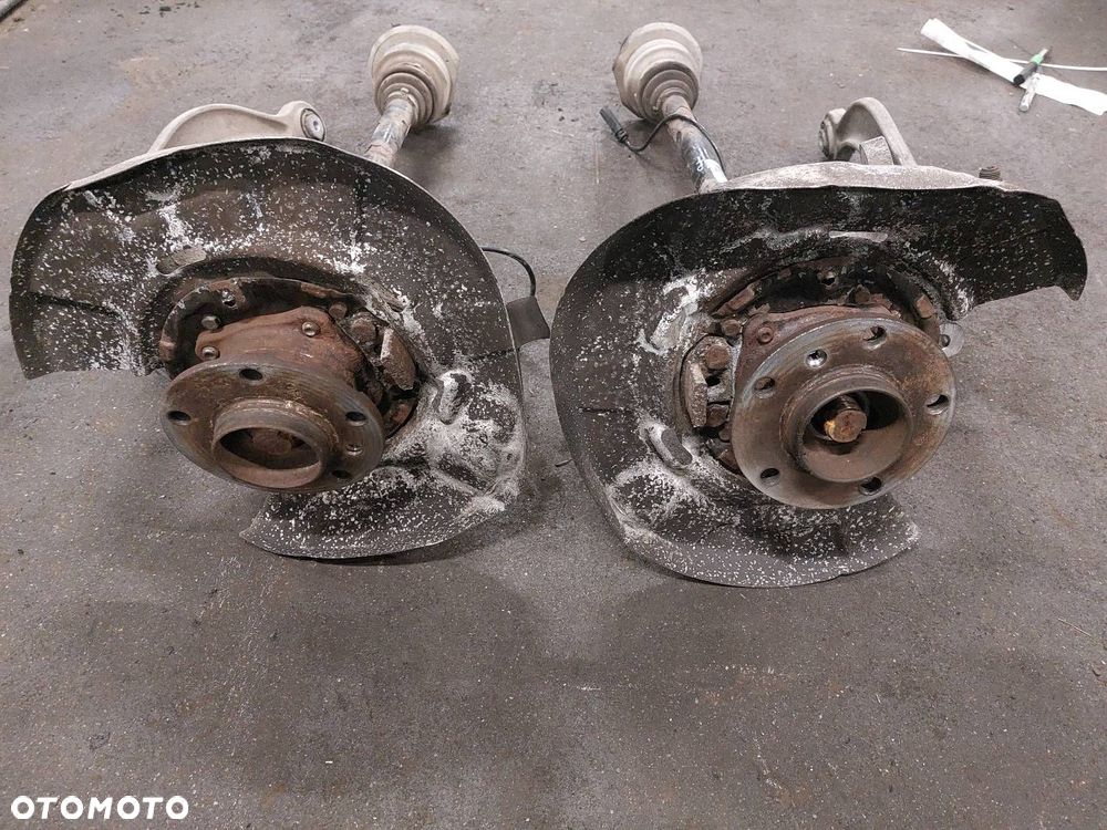 ZWROTNICA PIASTA WAHACZ PÓŁOŚ LEWY TYŁ + PRAWY TYŁ BMW F01 730D - 2