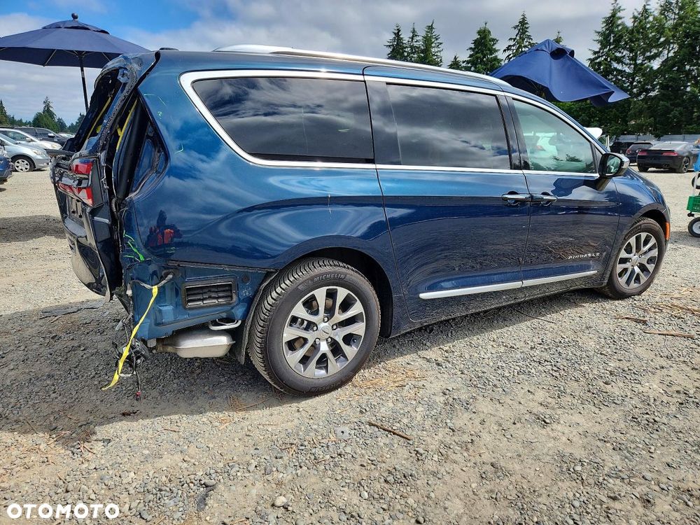 Chrysler Pacifica - 4