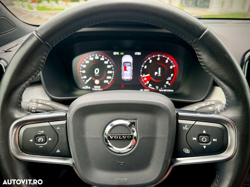 Volvo XC 40 T5 AWD Geartronic Momentum Pro - 9