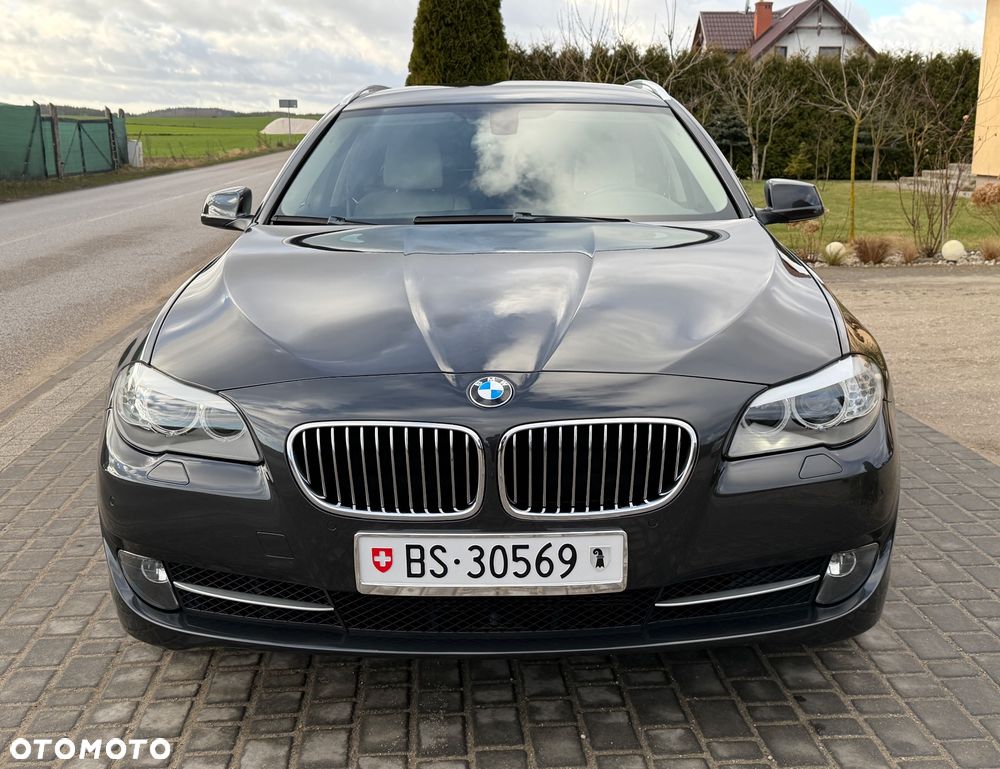 BMW Seria 5 528i xDrive Sport-Aut Luxury Line - 26