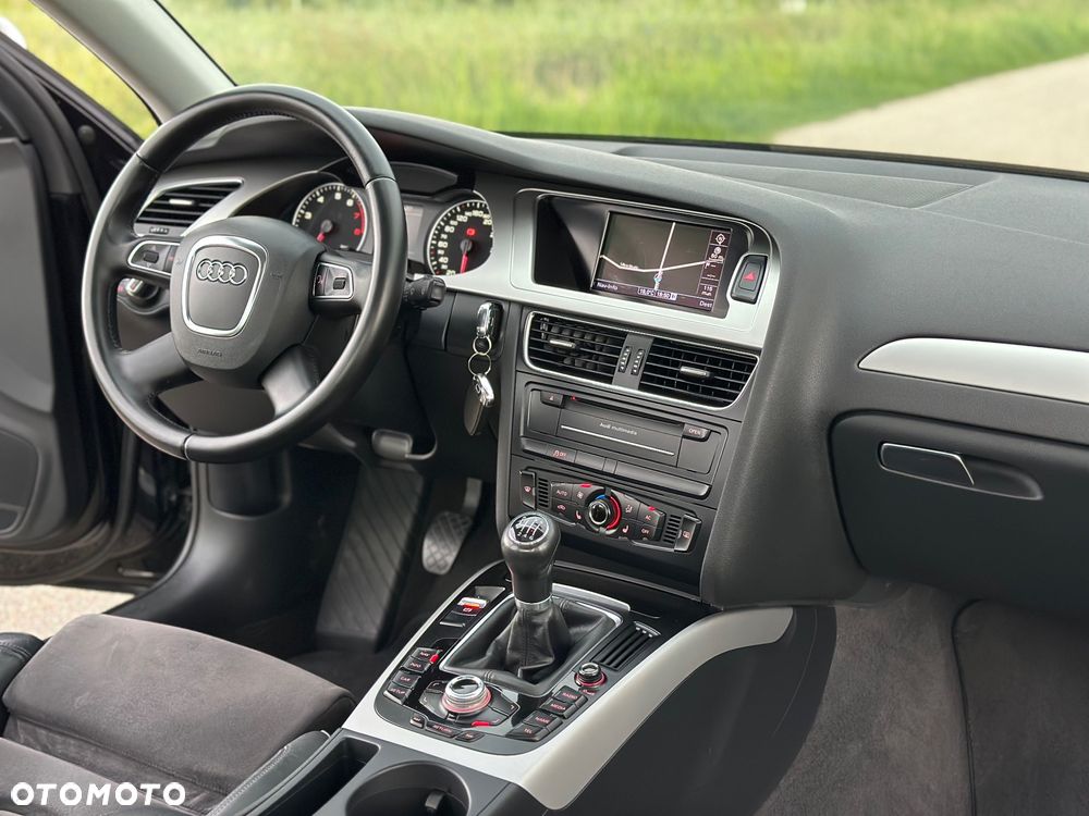 Audi A4 Limousine - 32