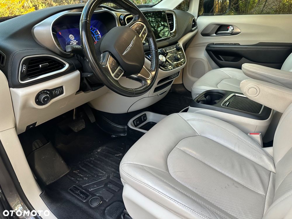 Chrysler Pacifica - 8