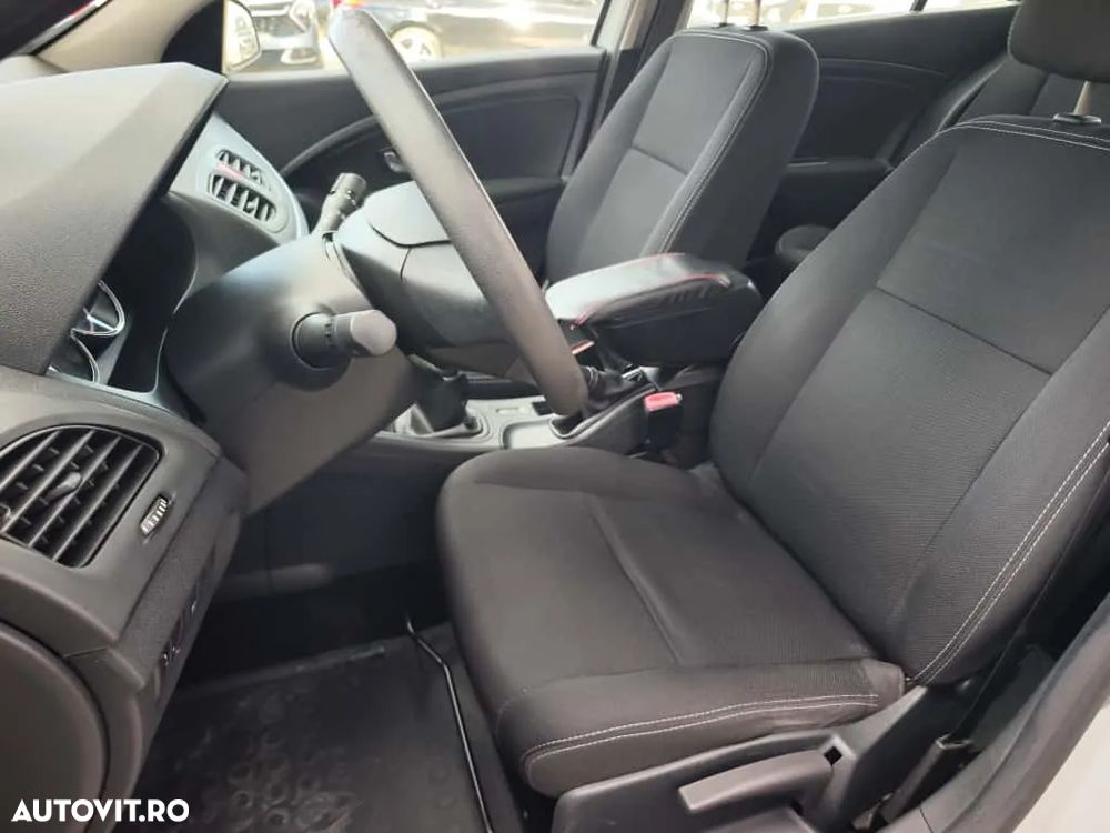 Renault Fluence 1.6 Authentique - 11