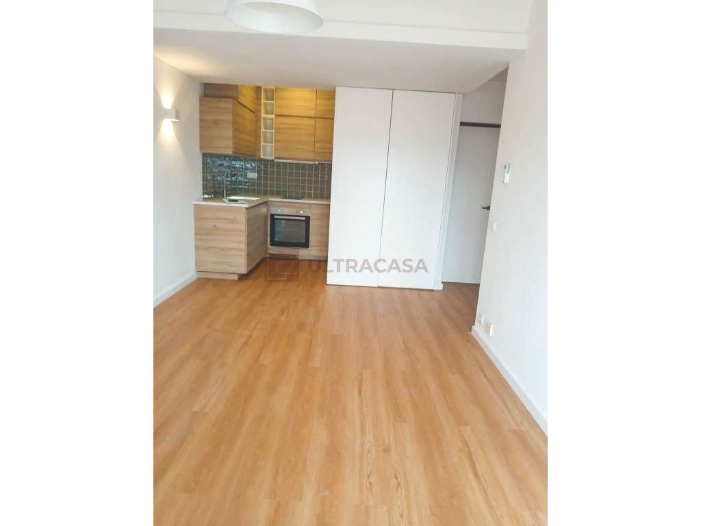 Arrenda-se T1 na Penha de França com excelente vista - Grande imagem: 2/15