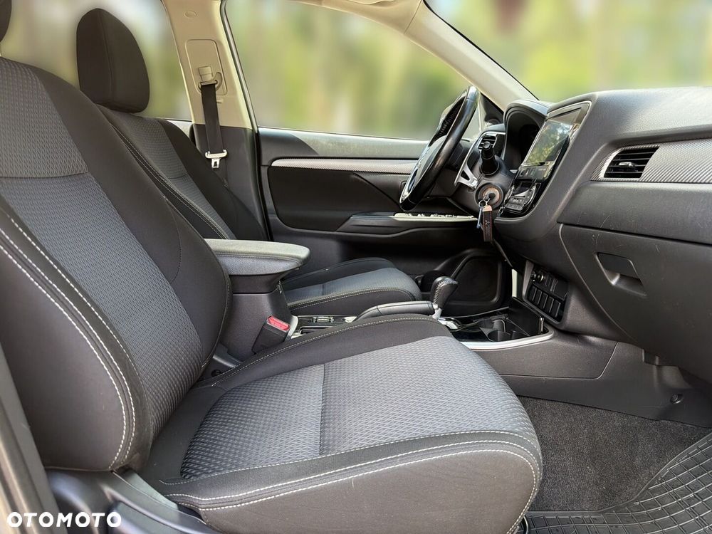 Mitsubishi Outlander 2.0 Intense 4WD CVT - 13