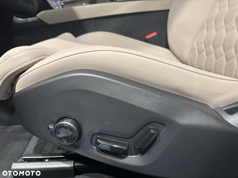 Volvo XC 90 T8 AWD Plug-In Hybrid Plus Bright 7os - 17