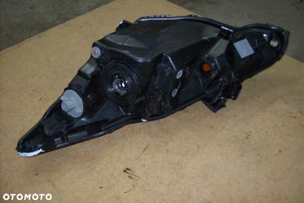 LAMPA PRZEDNIA PRAWA TOYOTA  AYGO ROK 14/18 EUROPA - 7