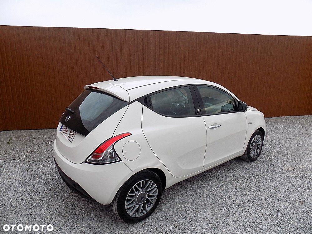 Lancia Ypsilon 0.9 Black&Red S&S - 3