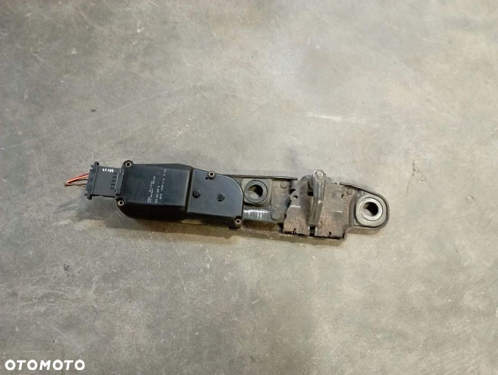 VW PASSAT B6 ZAMEK RYGIEL KLAPY BAGAŻNIKA 3C9827887B - 1