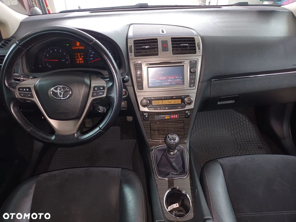 Toyota Avensis 1.8 Sol - 11