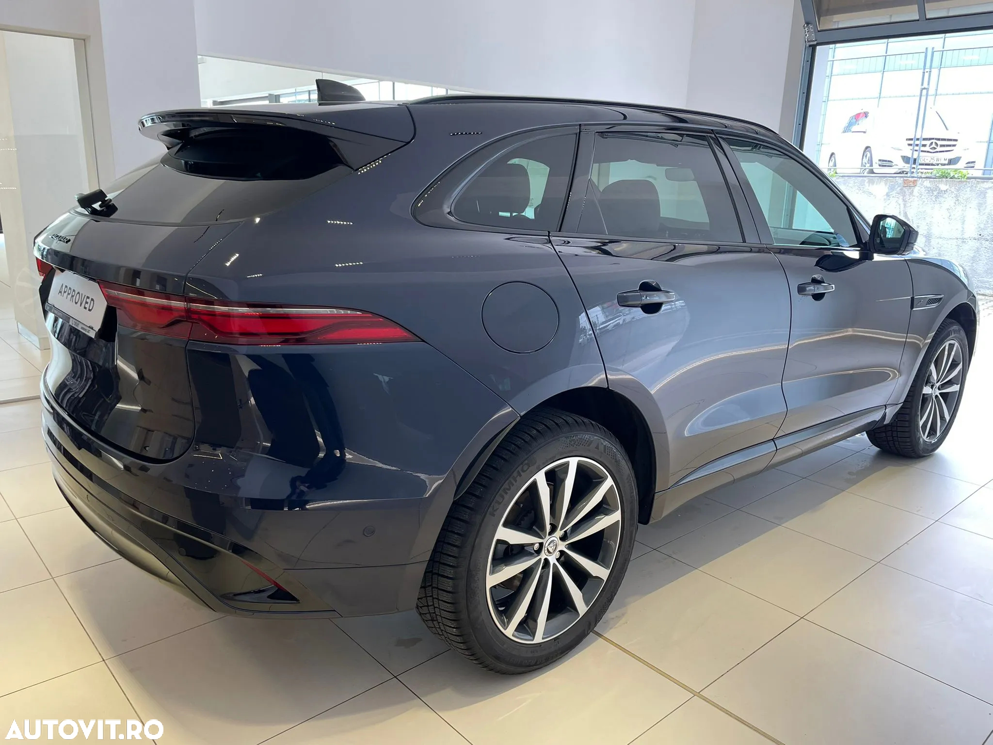 Jaguar F-Pace D200 AWD R-Dynamic SE - 8