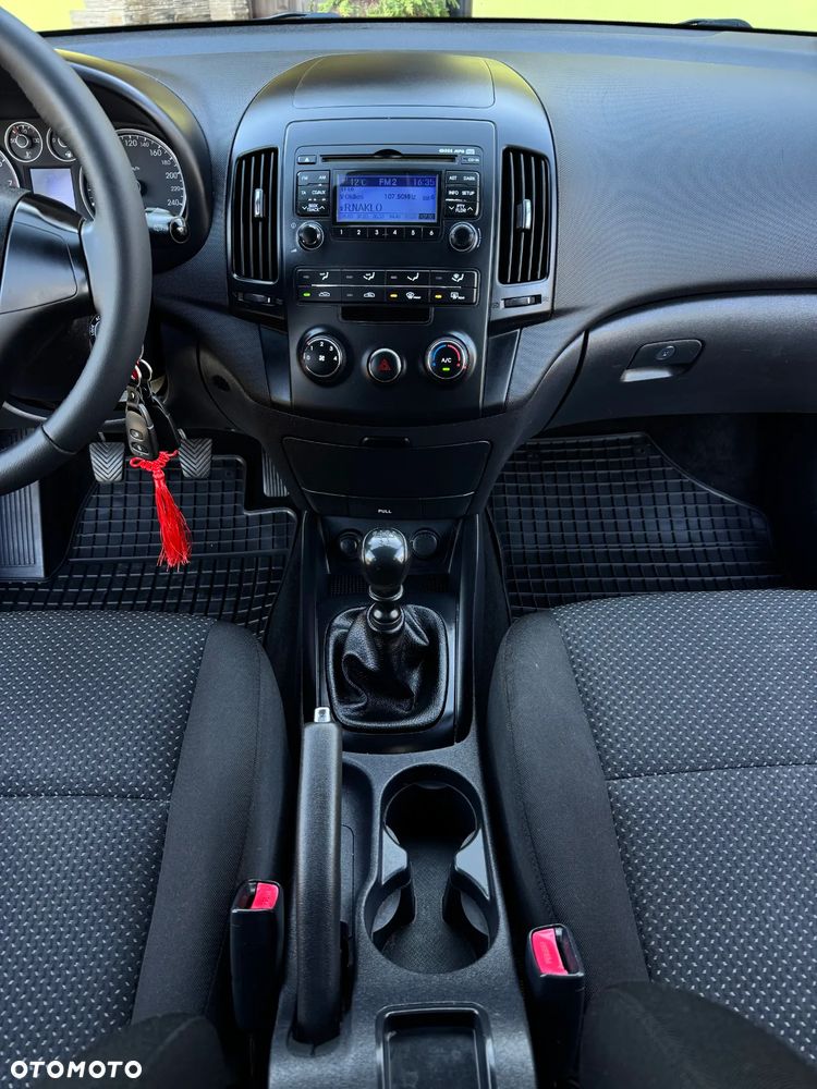 Hyundai i30 1.4 Classic + - 27