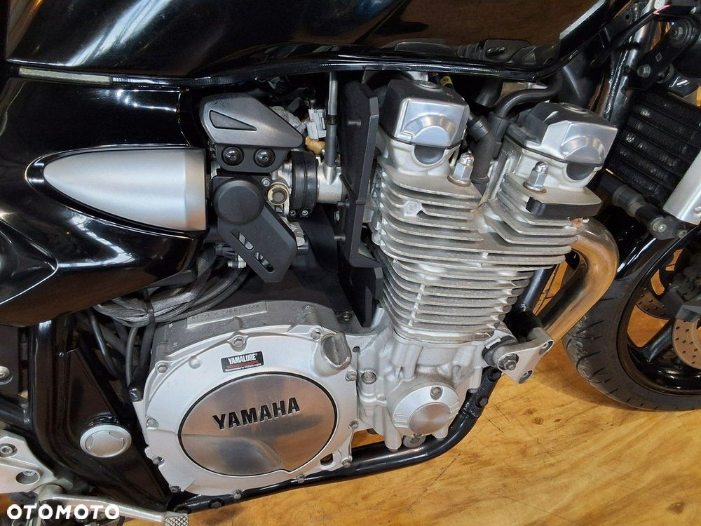 Yamaha XJR - 3