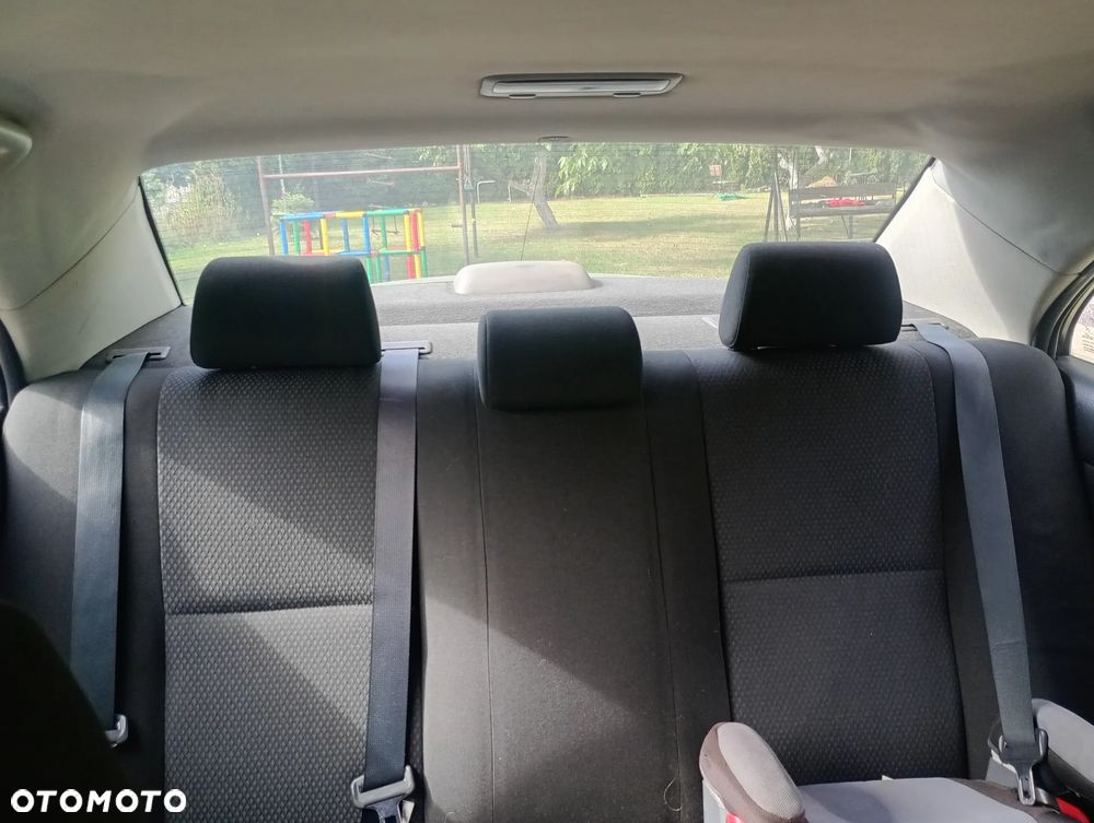 Toyota Avensis 1.6 VVT-i Terra - 18