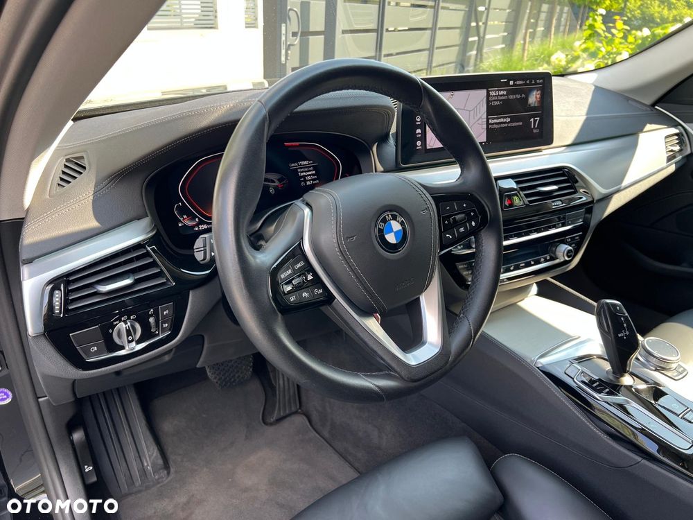 BMW Seria 5 540i xDrive Luxury Line - 29