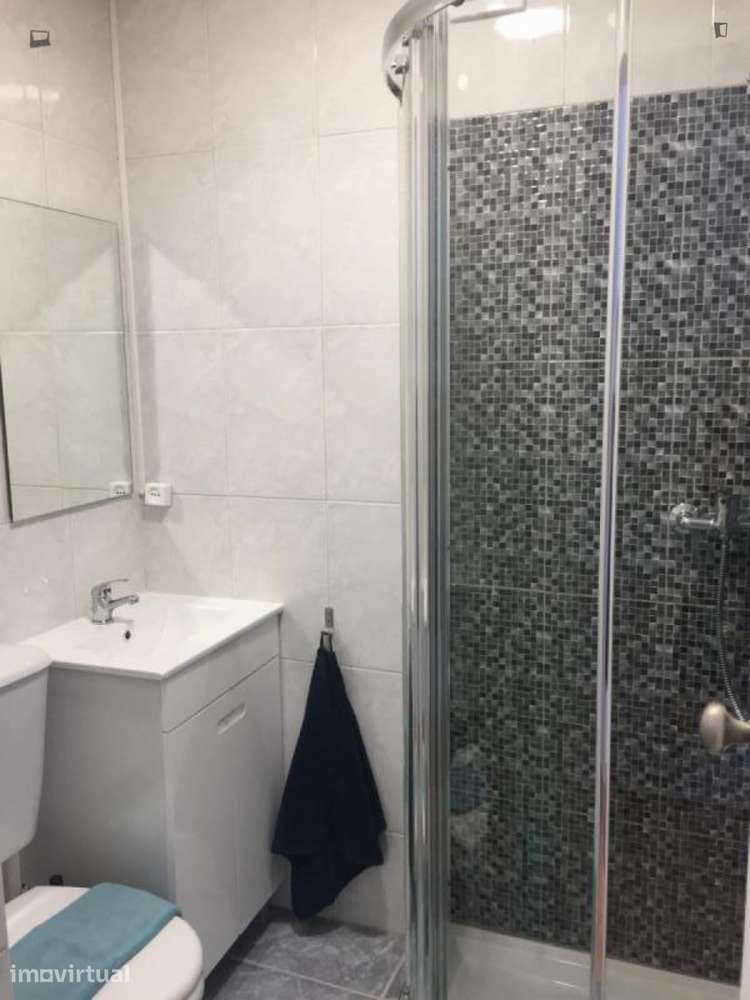 Quarto - localizado em Senhora da Hora Porto - Grande imagem: 5/8