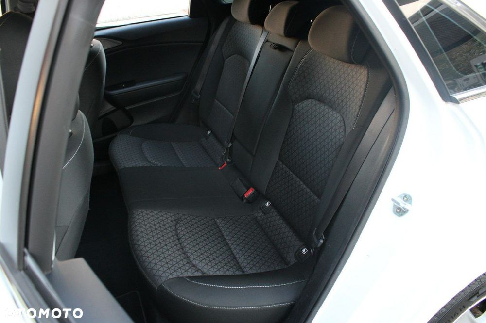Kia Ceed - 13