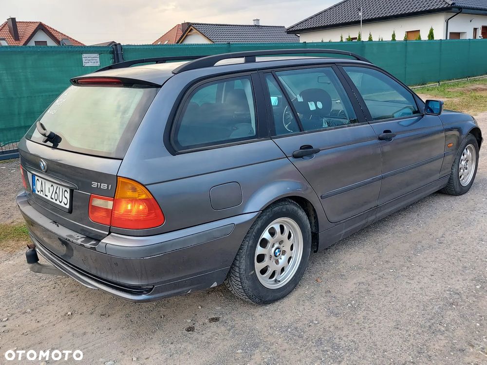 BMW Seria 3 318i - 4