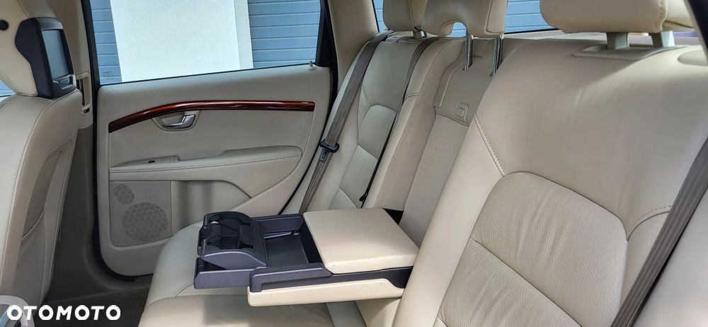 Volvo V70 D5 Geartronic Momentum - 35