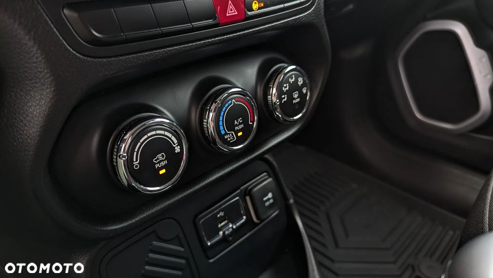 Jeep Renegade 1.6 E-TorQ Sport FWD - 16