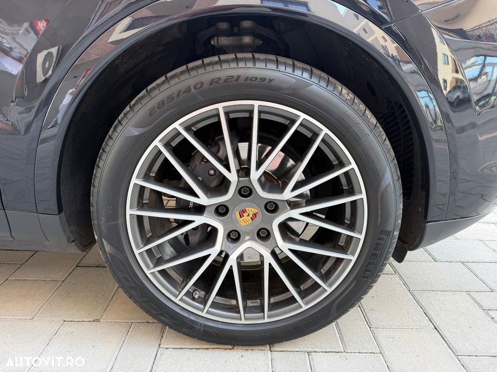 Porsche Cayenne - 26