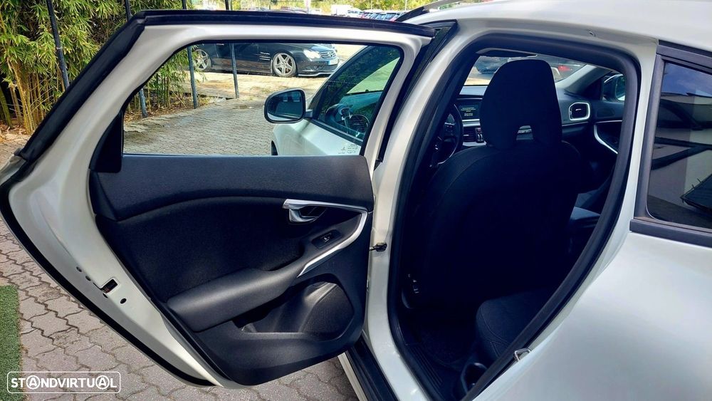 Volvo V40 Cross Country 2.0 D2 Summum - 12