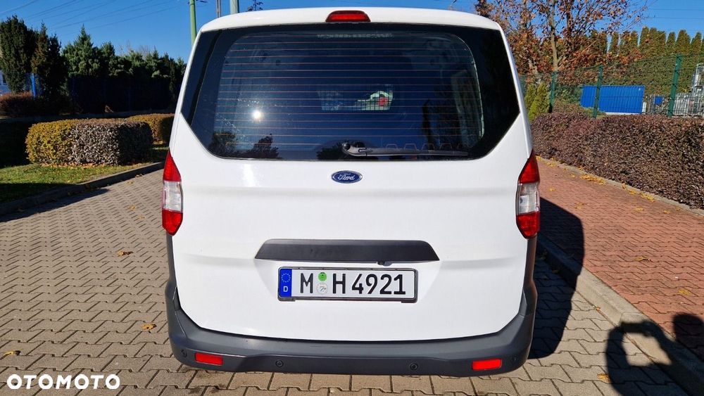 Ford Transit Courier - 8
