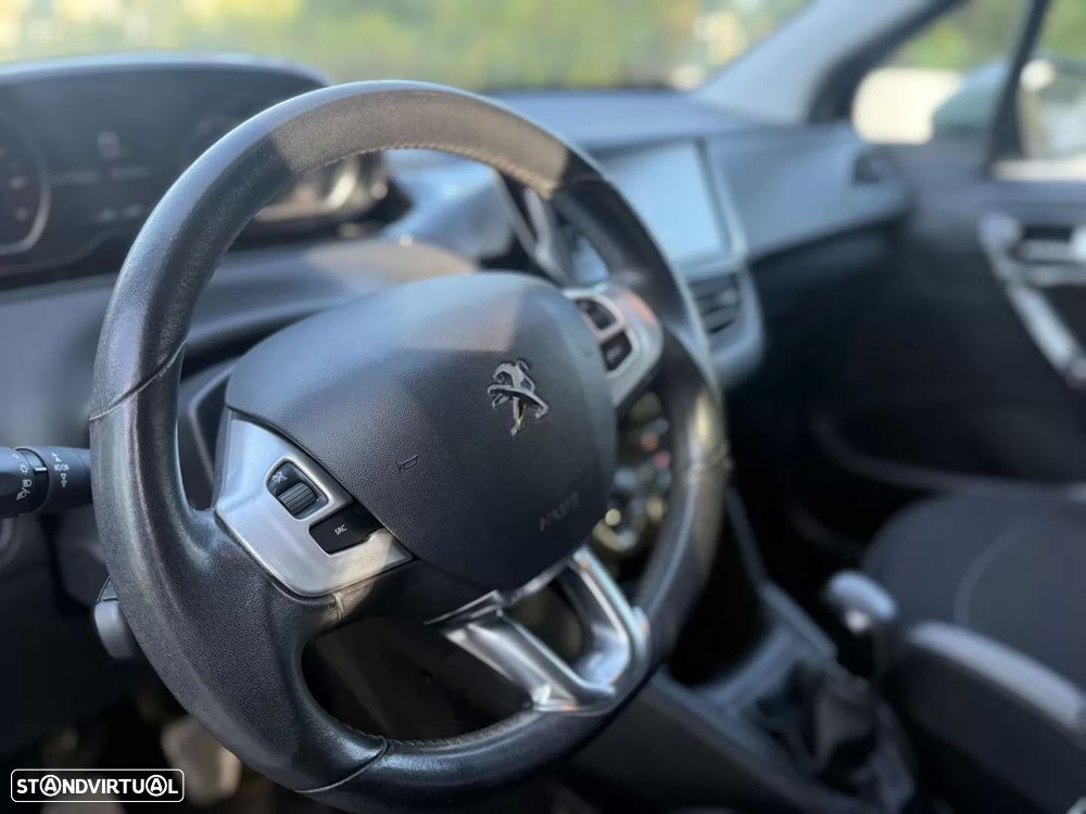 Peugeot 208 1.2 PureTech Style - 17