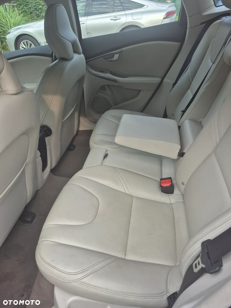 Volvo V40 D3 Summum - 32