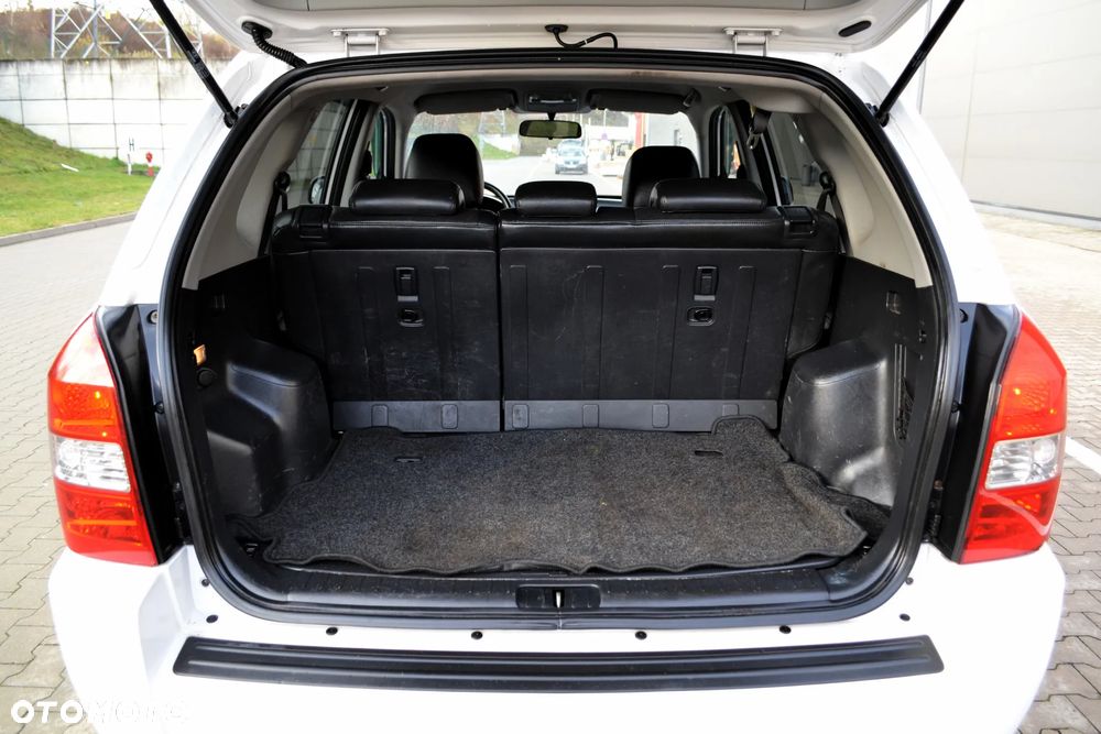 Hyundai Tucson 2.0 Comfort 2WD - 29